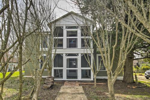 Historic Farmhouse with Chefs Kitchen Near Wineries in กอร์ดอนวิลล์ (VA)