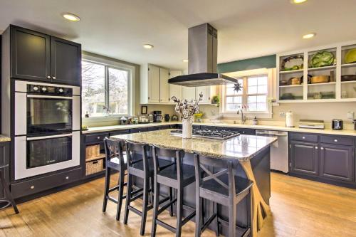 Historic Farmhouse with Chefs Kitchen Near Wineries in กอร์ดอนวิลล์ (VA)