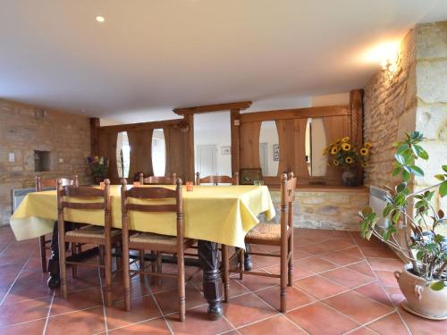 Beautiful Holiday Home with Pool in Saint-Pompont - image 13