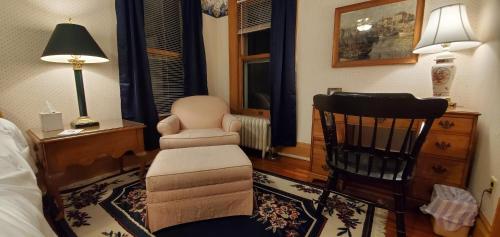 Saravilla Bed and Breakfast - Tap to explore photos