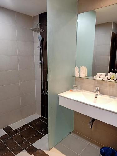 Villea Rompin Resort & Golf Room Type - Superior Triple Room