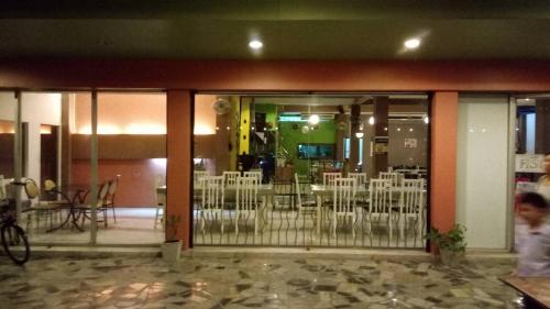 ศรีกรุงดีลักซ์โฮเตล in หันตรา