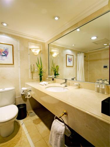 room detail thumbnail 2