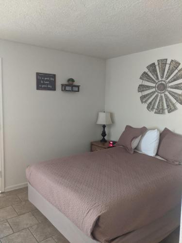 Little Daisy Motel - image 4