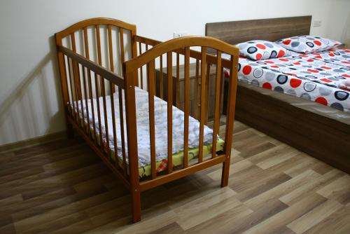 Vernisaj apt at Republic Square & Ruben tours - image 3