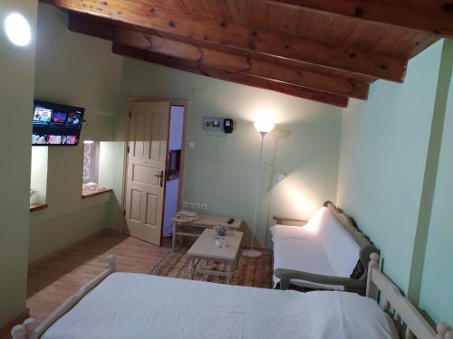  Chios Town Studio 2 REFURBISHED in Chios