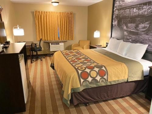 Super 8 by Wyndham Eau Claire WI - Hotel - Eau Claire