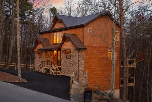 Iron Mountain Lodge cabin