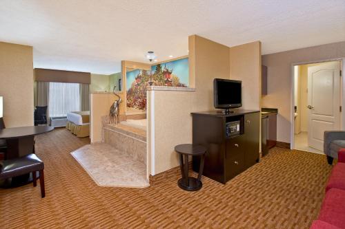 Holiday Inn Express & Suites - Sharon-Hermitage, an IHG Hotel