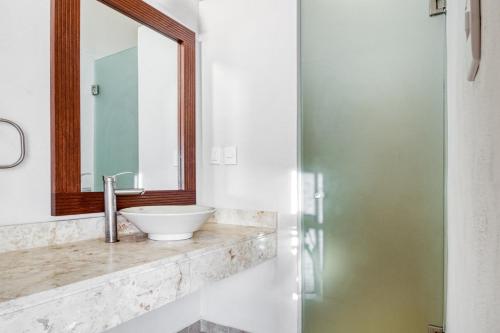 Tecnohotel Casa Villamar TecnoHotel Casa Villamar is perfectly located for both business and leisure guests in Progreso. Offering a variety of facilities and services, the property provides all you need for a good nights sle