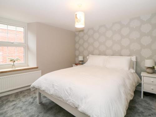 7 Horse Lane - image 4