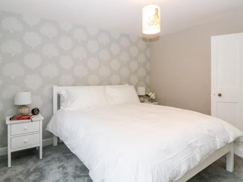 7 Horse Lane - image 2