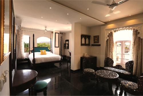 room detail thumbnail 1