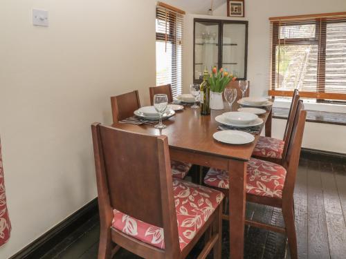 Springfield Cottage - image 8