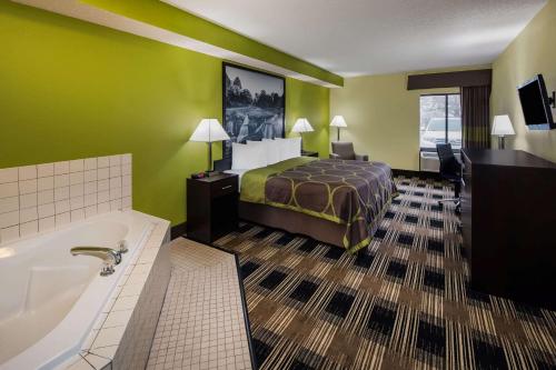 Super 8 by Wyndham Greer/Spartanburg Area in Greer, USA