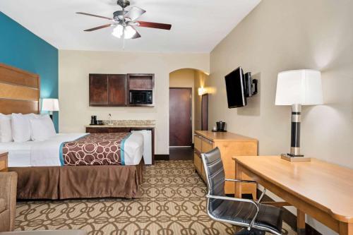 La Quinta Inn & Suites by Wyndham Houston Willowbrook