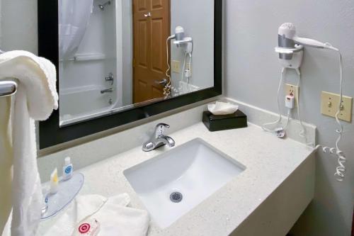 Comfort Inn Owasso – Tulsa - image 6