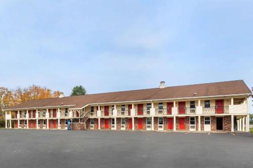 Econo Lodge Sturbridge Route 20 Econo Lodge Sturbridge Route 20