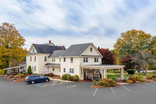 Econo Lodge Sturbridge Route 20 Econo Lodge Sturbridge Route 20