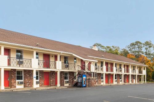 Econo Lodge Sturbridge Route 20 Econo Lodge Sturbridge Route 20