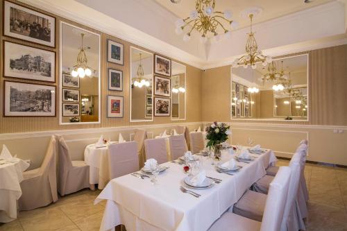 Εστιατόριο, Bristol Vila Tereza in Κάροβυ Βαρύ