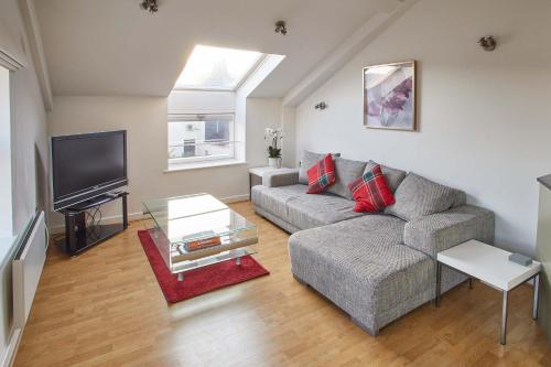 No 7 Regent House - image 3