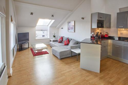 No 7 Regent House - image 14