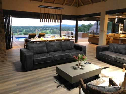 Hillside lodge 4
