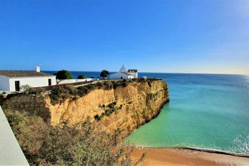 The Algarvean Oasis with Pool by LovelyStay 4