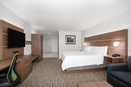Guestroom, Holiday Inn Express & Suites Yosemite Park Area in Chowchilla (CA)