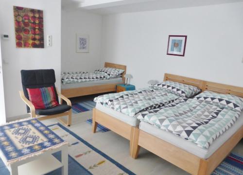 3 twin beds