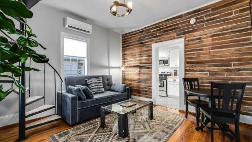 Downtown Marble Falls Boutique House - image 5
