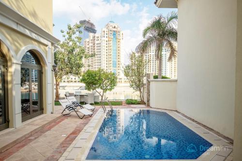 Dream Inn Dubai - Sumptuous Palm Villa with Marina View