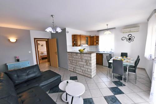 Martina - main image