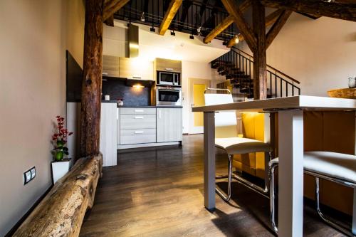 One-Bedroom Apartment with Terrace - Split Level