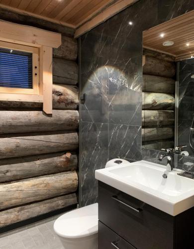 Bathroom, Wilderness Hotel & Igloos Muotka in Sodankyla