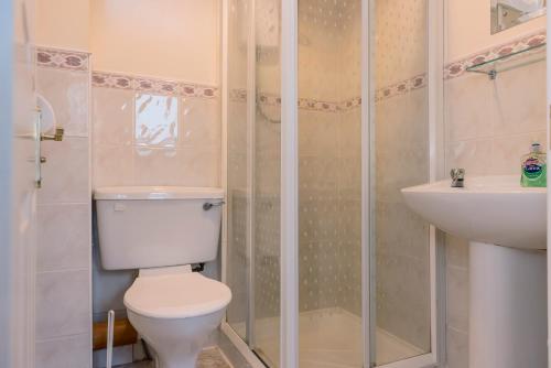 Baño, Marine View -3 Bedroom Townhouse in Bundoran