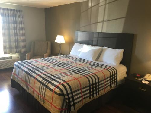 FairBridge Inn Express Monroe City - image 6