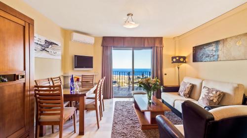 Classic Two-Bedroom Apartment with Sea View and terrace
