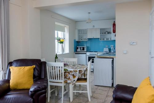 B&B Bundoran - Marine Court Ground Floor Apartment - Bed and Breakfast Bundoran