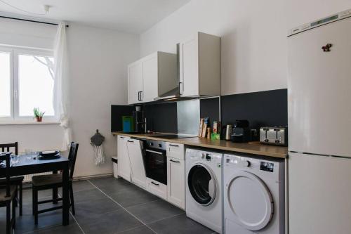 Apartment with 3 BR +1.5 BTHRM +A/C in Prenzlauer Berg