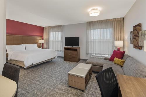 1 king bed, 1 sofa bed