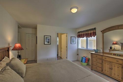 Port Angeles Hideaway with Hot Tub and Game Room! - image 8