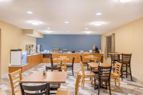 AmericInn by Wyndham Prairie du Chien