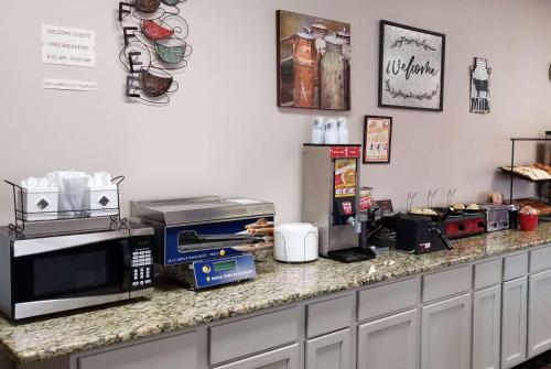 Ramada by Wyndham & Suites Warner Robins - image 8