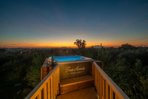 Zante Lagos holiday homes Treehouse and Villa