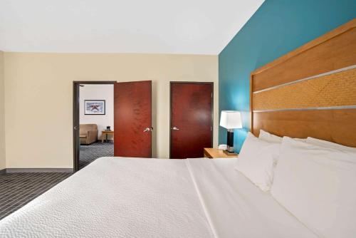 La Quinta Inn & Suites by Wyndham Houston Willowbrook