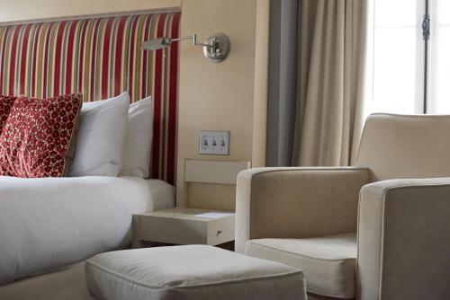 Comfort Queen Room