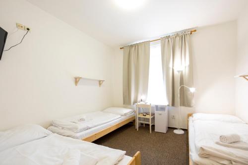 2 twin beds