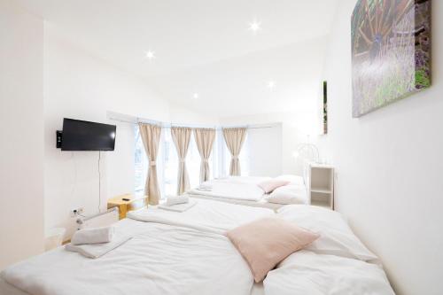 2 double beds